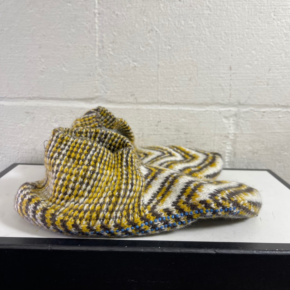 Bombas Gripper Slippers House Shoes Socks Yellow Chevron Size M M6–9 / W9–11.5‎